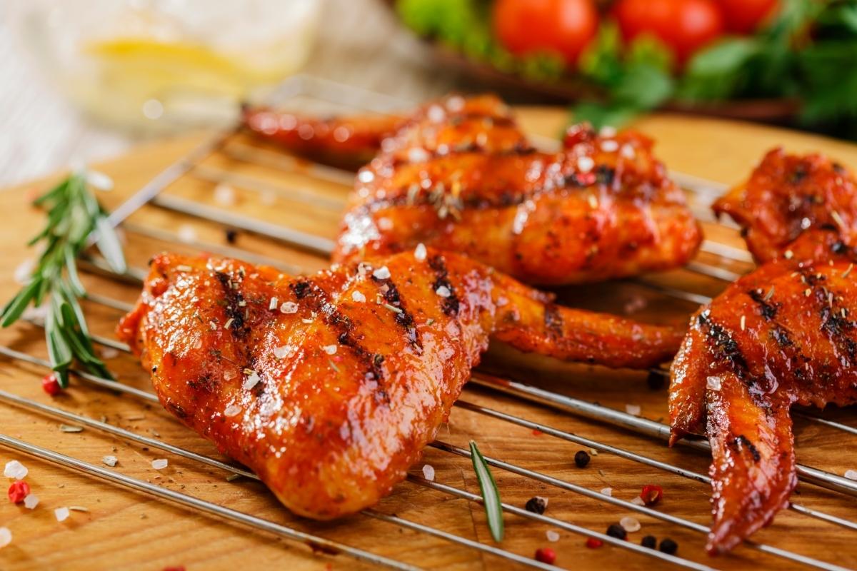 3-Ingredient Garlic-Herb Grilled Chicken Wings